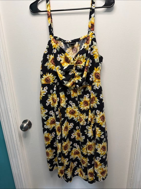 torrid Dresses & Skirts - Torrid Sunflower Print Sundress - Black & Yellow Floral